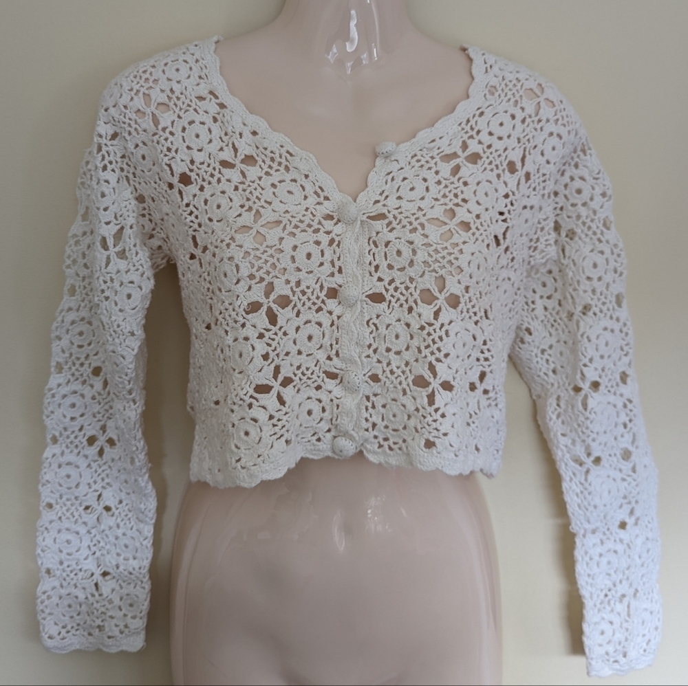 Crochet white cropped button front sweater top xs small